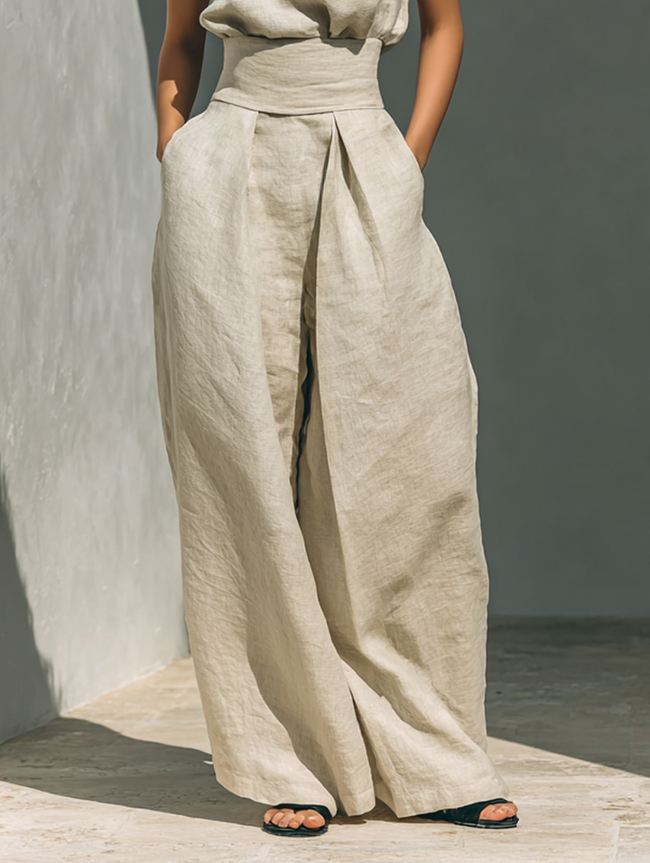 Emma | Sleeveless blouse and trousers in a cotton-linen blend.