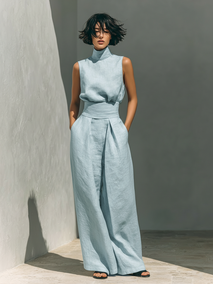 Emma | Sleeveless blouse and trousers in a cotton-linen blend.